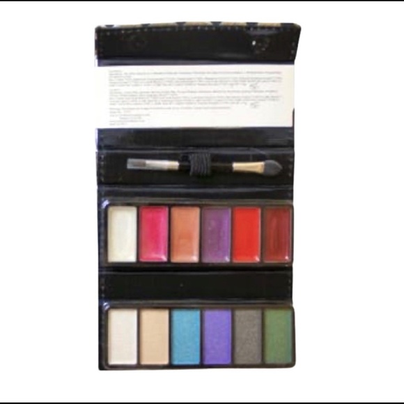 2 Spotlight Eyeshadows & Lipgloss Set NWT - Picture 9 of 12